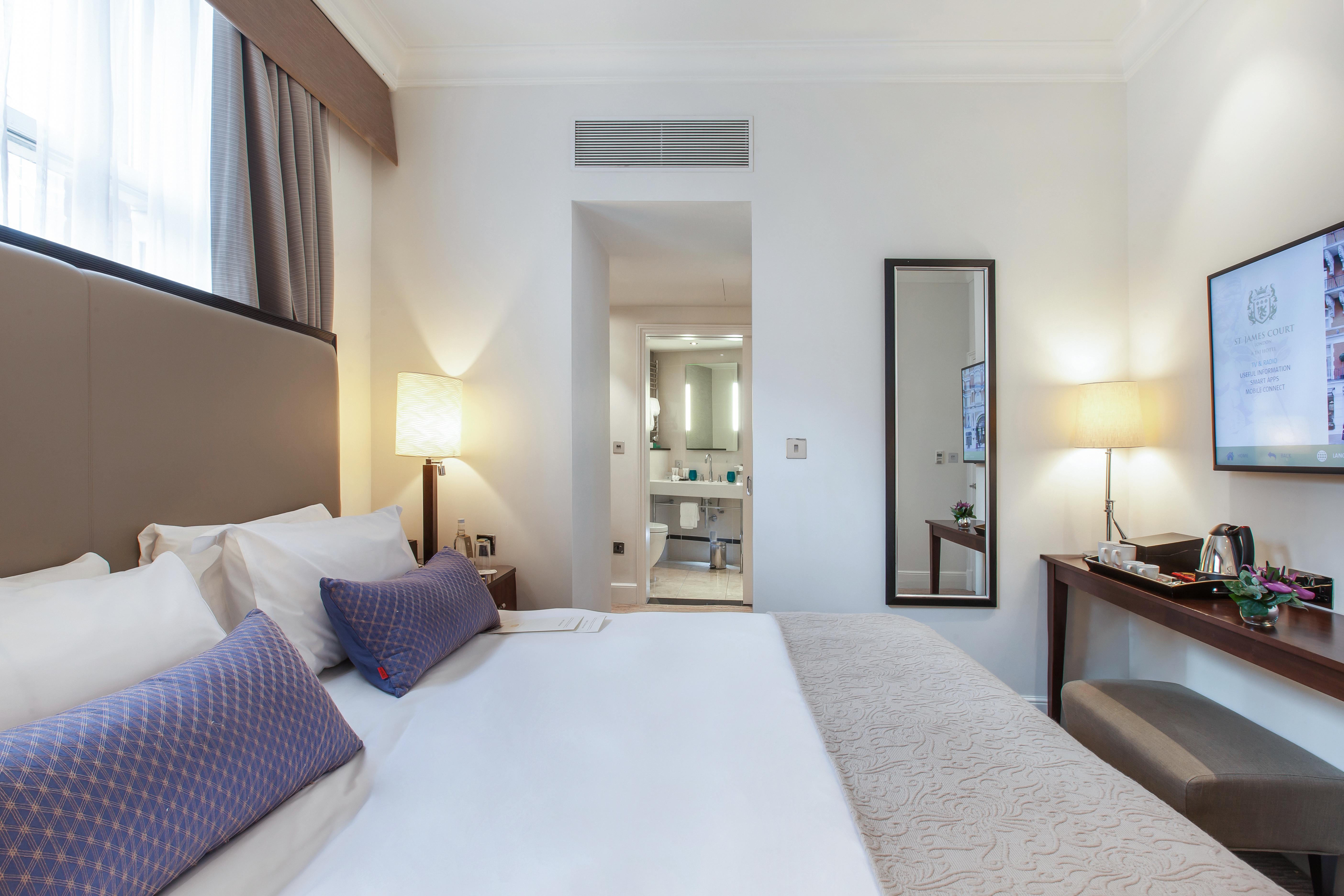 St. James' Court, A Taj Hotel, London Bagian luar foto